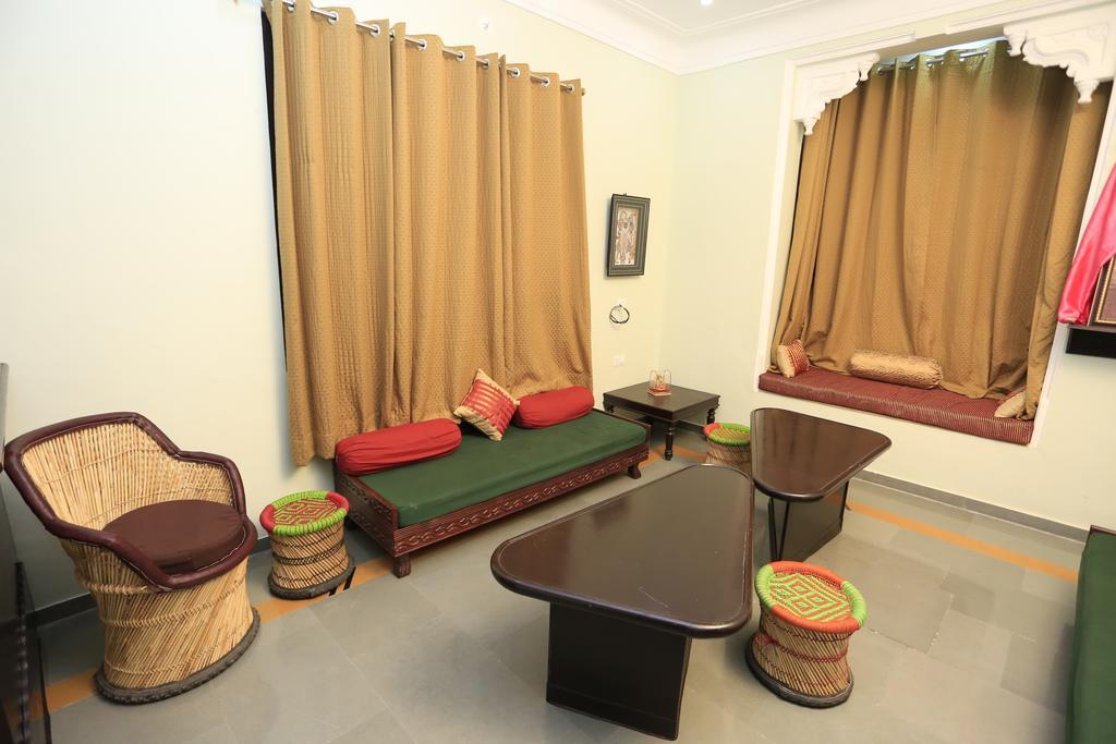 Hôtel Sai Palace à Udaipur Extérieur photo
